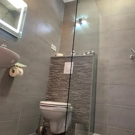 Vina Am Ring לינה וארוחת בוקר 3*