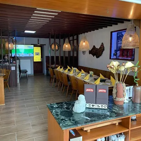 Vina Am Ring לינה וארוחת בוקר 3*