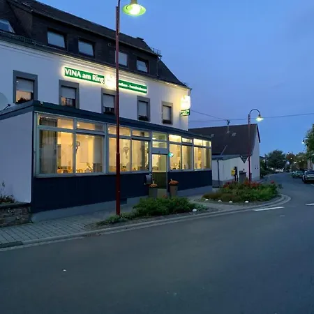 לינה וארוחת בוקר Vina Am Ring