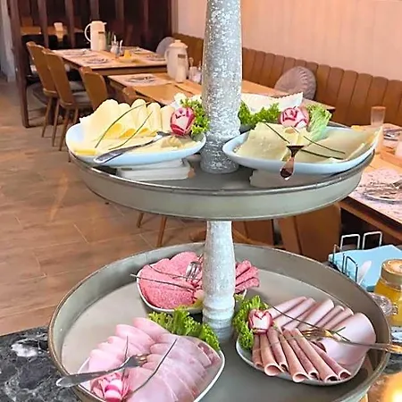 Bed & Breakfast Vina Am Ring