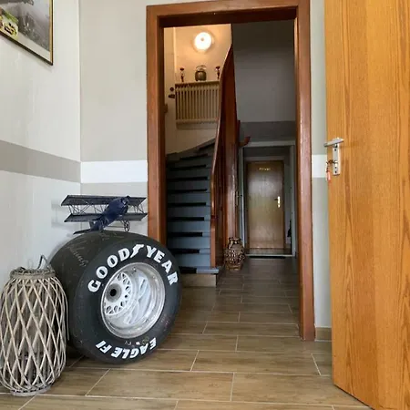 לינה וארוחת בוקר Vina Am Ring