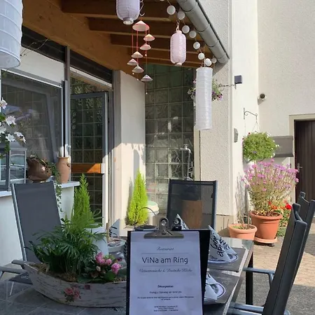 לינה וארוחת בוקר Vina Am Ring Mannebach (Vulkaneifel)