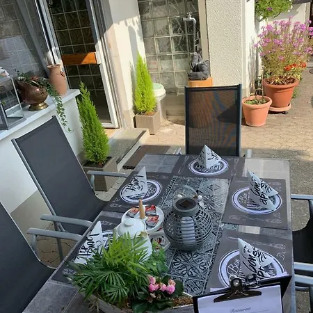 לינה וארוחת בוקר Vina Am Ring