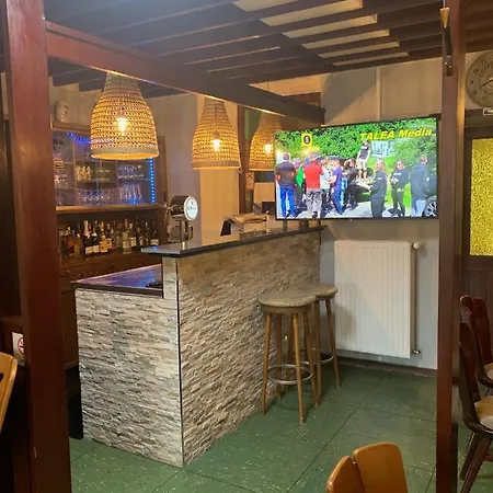 לינה וארוחת בוקר Vina Am Ring 3*