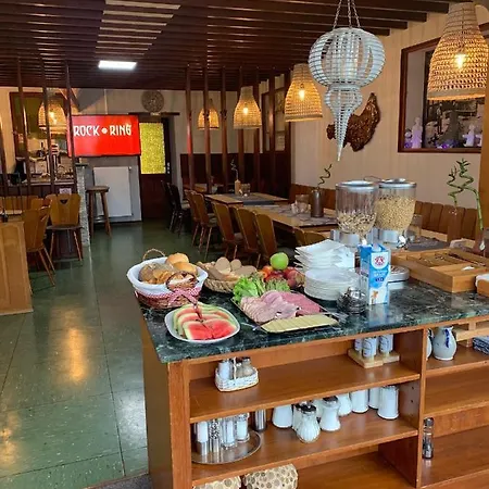 לינה וארוחת בוקר Vina Am Ring Mannebach (Vulkaneifel)