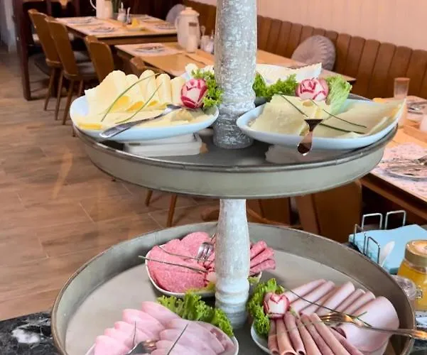 Vina Am Ring Bed & Breakfast 3*