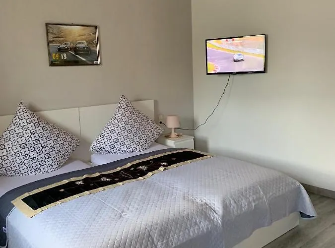 Bed & Breakfast Vina Am Ring 3*