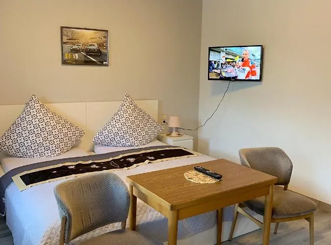 Vina Am Ring Bed & Breakfast